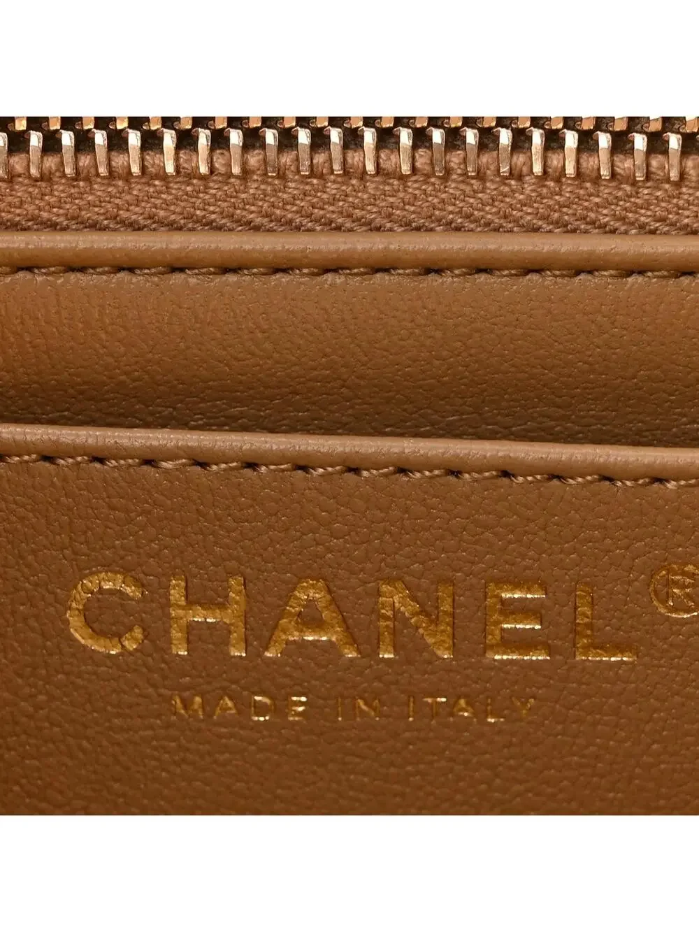 CHANEL indulge timeless